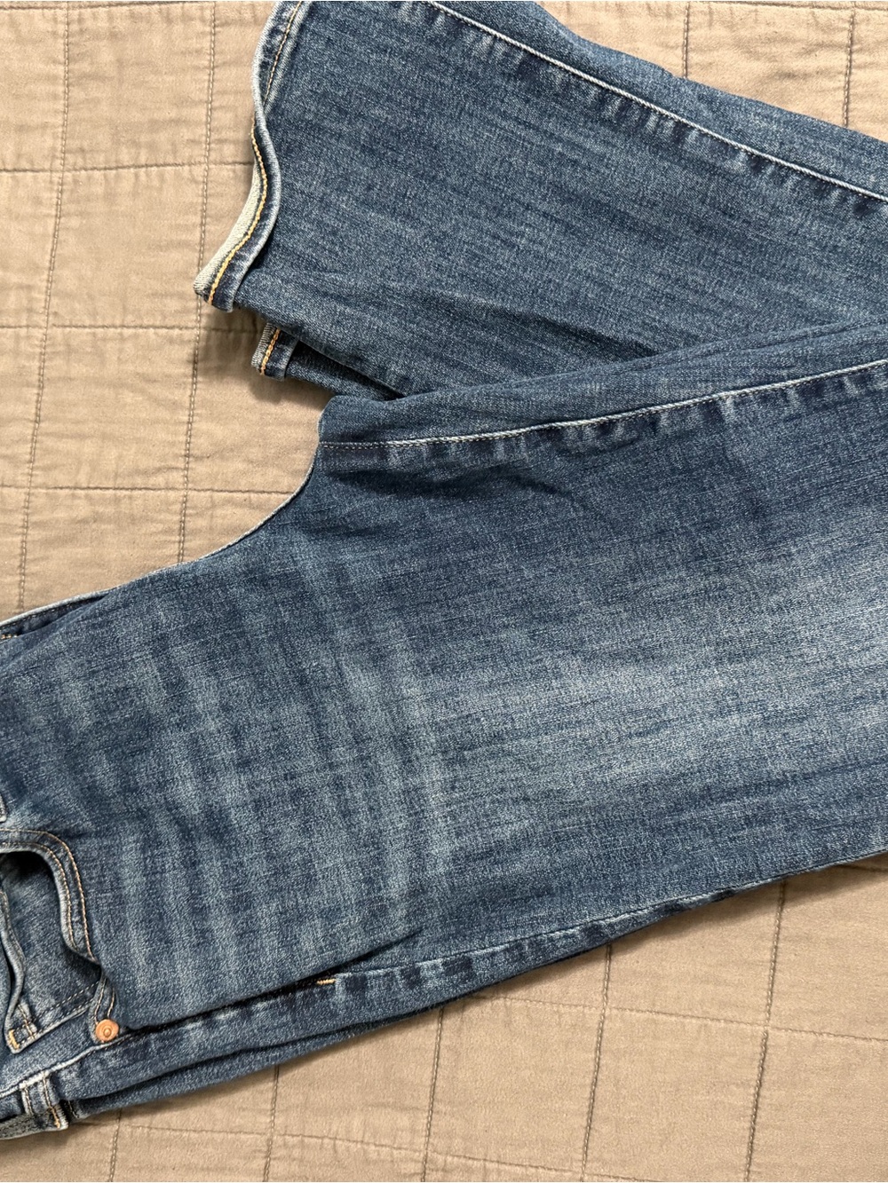 Women's Straight-Leg Jeans in Faded Blue